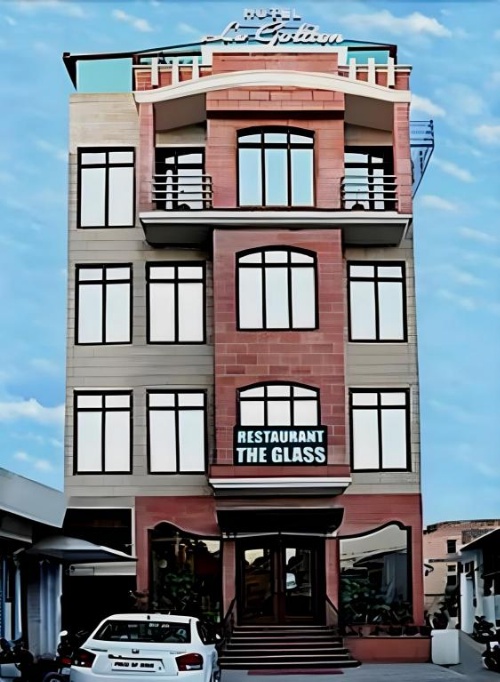 Hotel Le Golden image 1