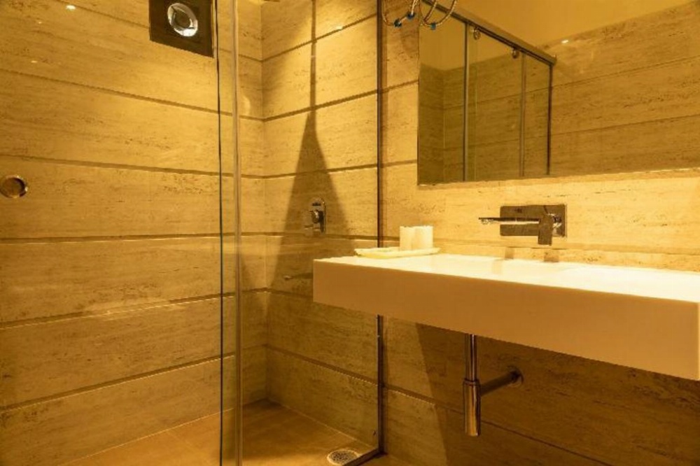 Room image 3